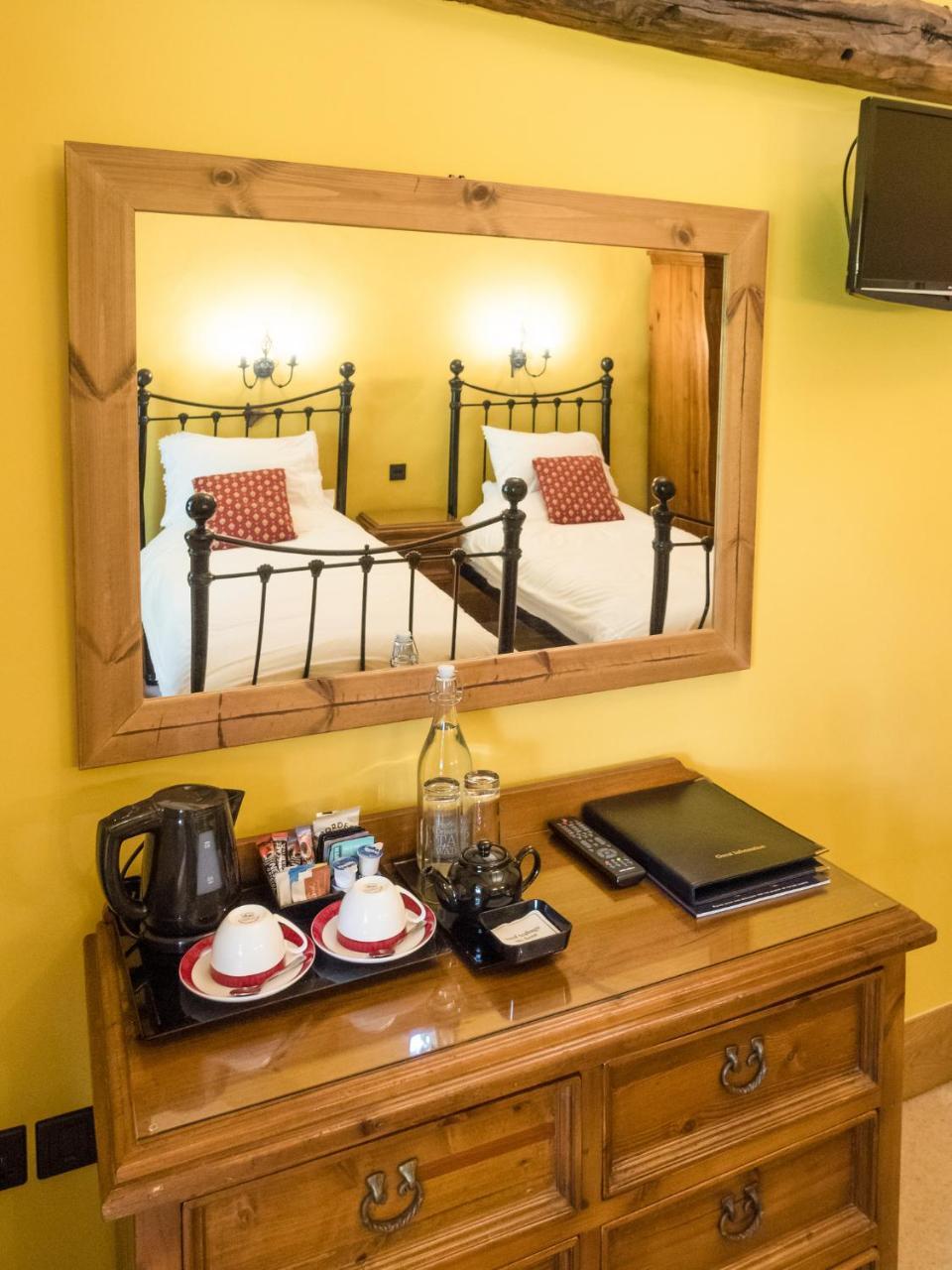 Hotel The Wayside And Whisky Barn à Whitbeck Chambre photo