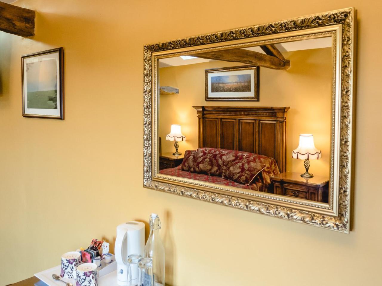 Hotel The Wayside And Whisky Barn à Whitbeck Chambre photo