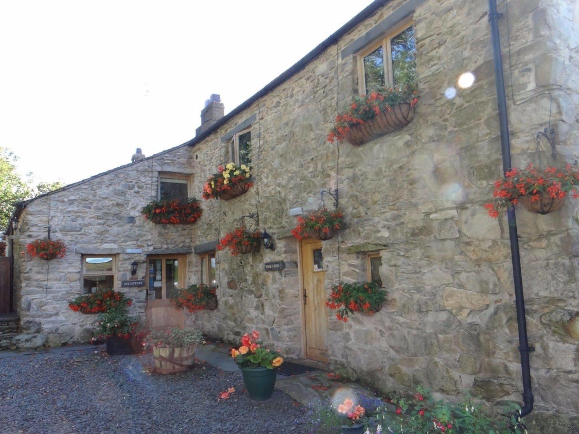 Hotel The Wayside And Whisky Barn à Whitbeck Extérieur photo